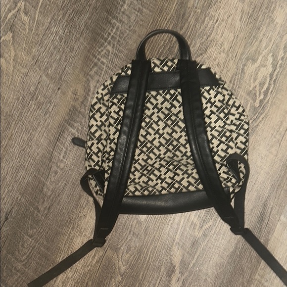 Tommy Hilfiger Cream and Black Backpacks with Striking Design - Picture 4 of 5